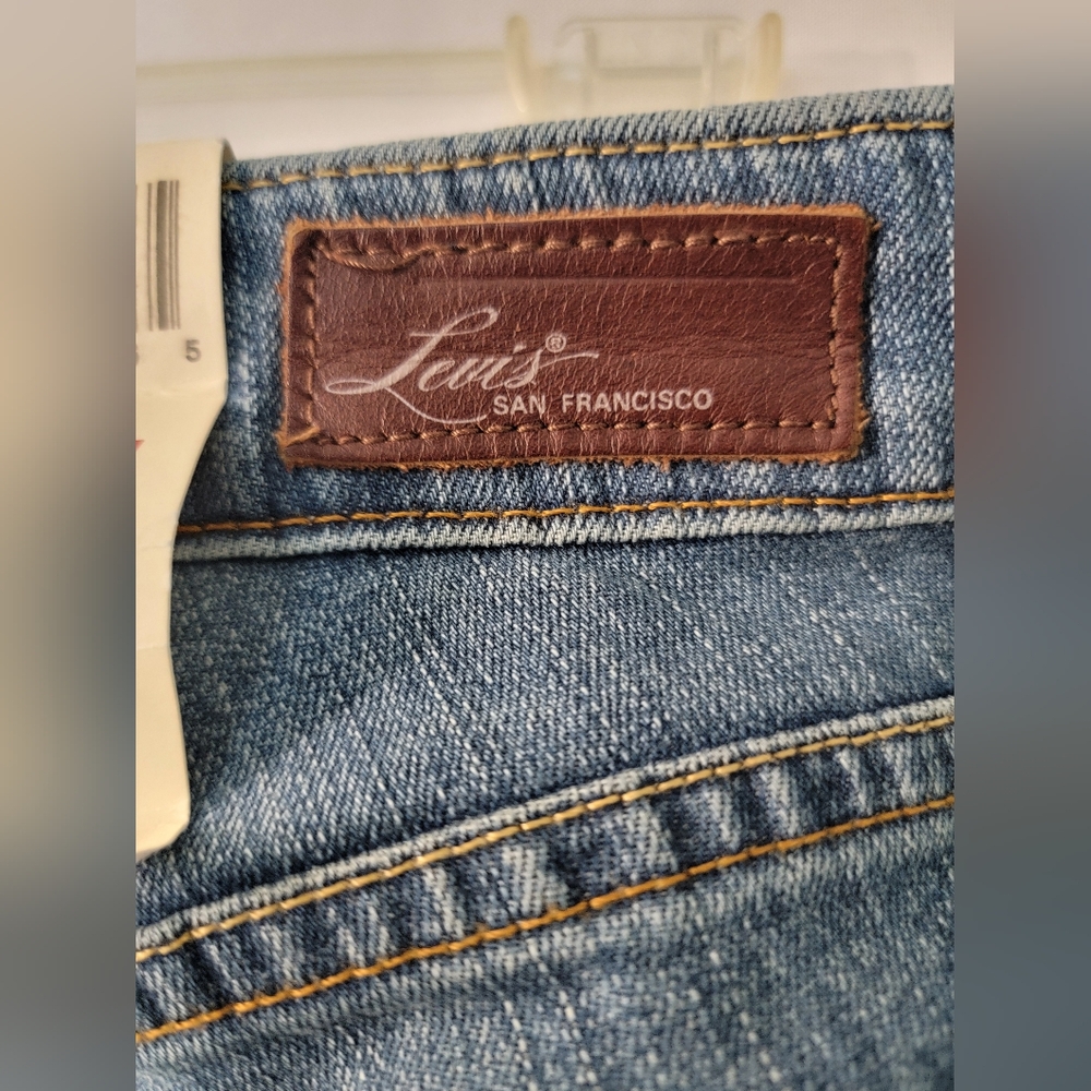 NWT Levi's Classic Straight Leg Jeans Size 31x32 - Picture 2 of 14